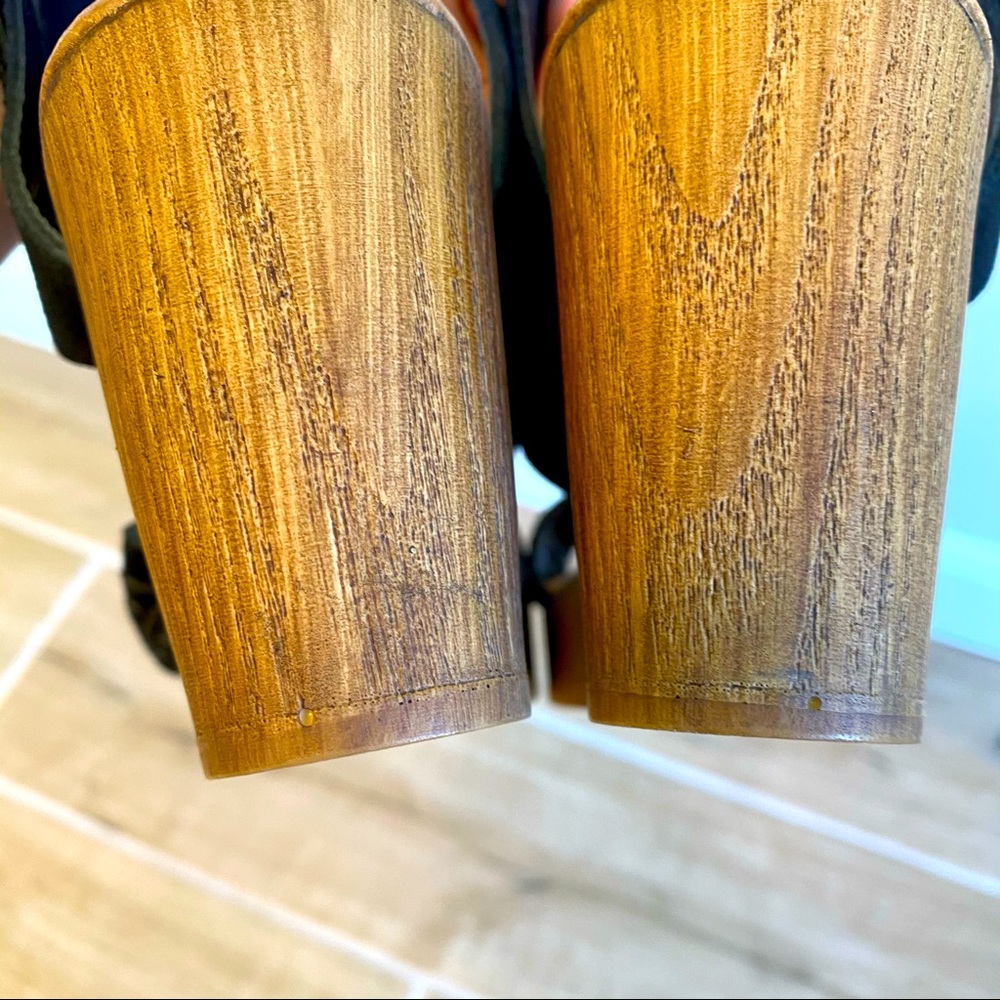 Black strappy suede heeled women’s sandal. Size 7 - Picture 5 of 12